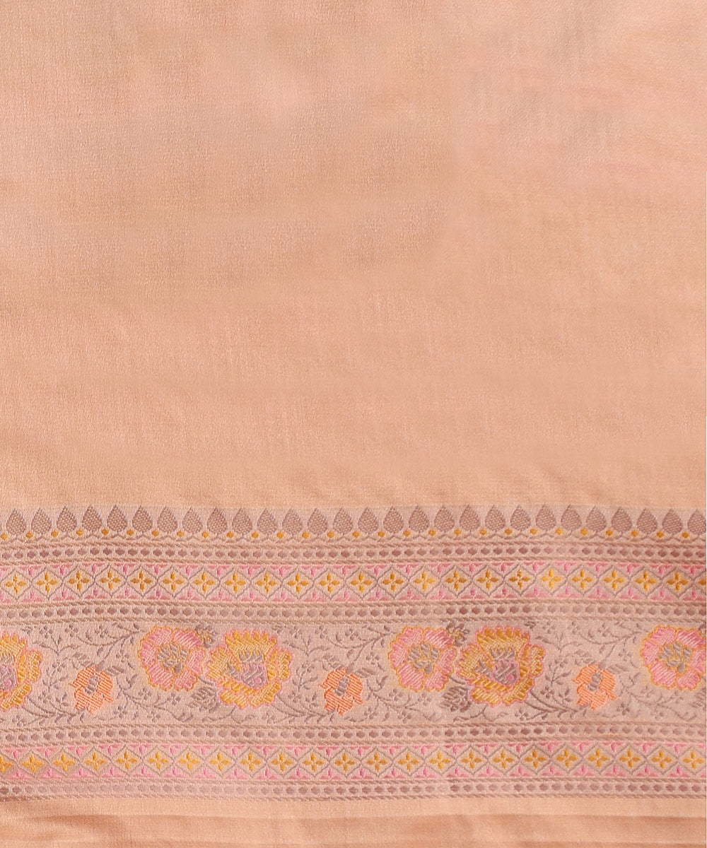 Handloom_Soft_Mauve_Pure_Satin_Silk_Tanchoi_Banarasi_Saree_With_Roses_In_Pink_And_Mustard_WeaverStory_05