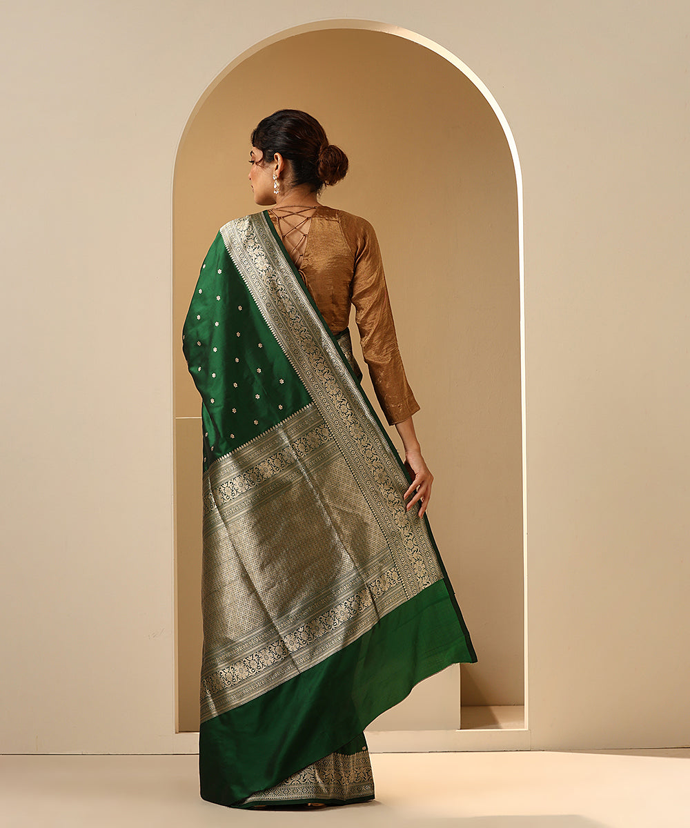 Emerald_Green_Handloom_Pure_Katan_Silk_Banarasi_Saree_With_Kadhwa_Border_WeaverStory_03