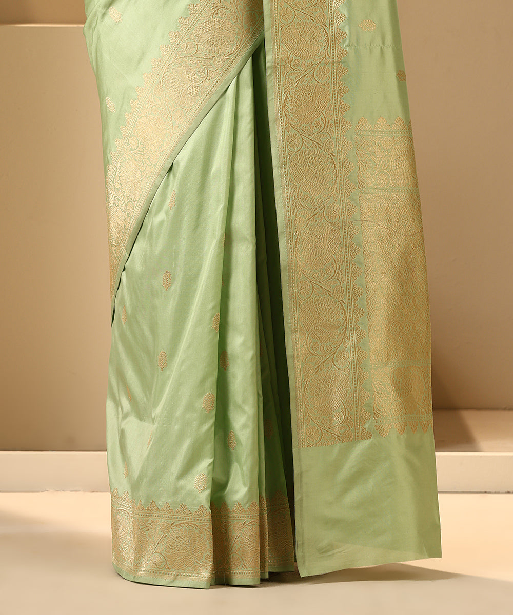 Handloom_Mint_Green_Pure_Katan_Silk_Banarasi_Saree_With_Kadhwa_Border_WeaverStory_04