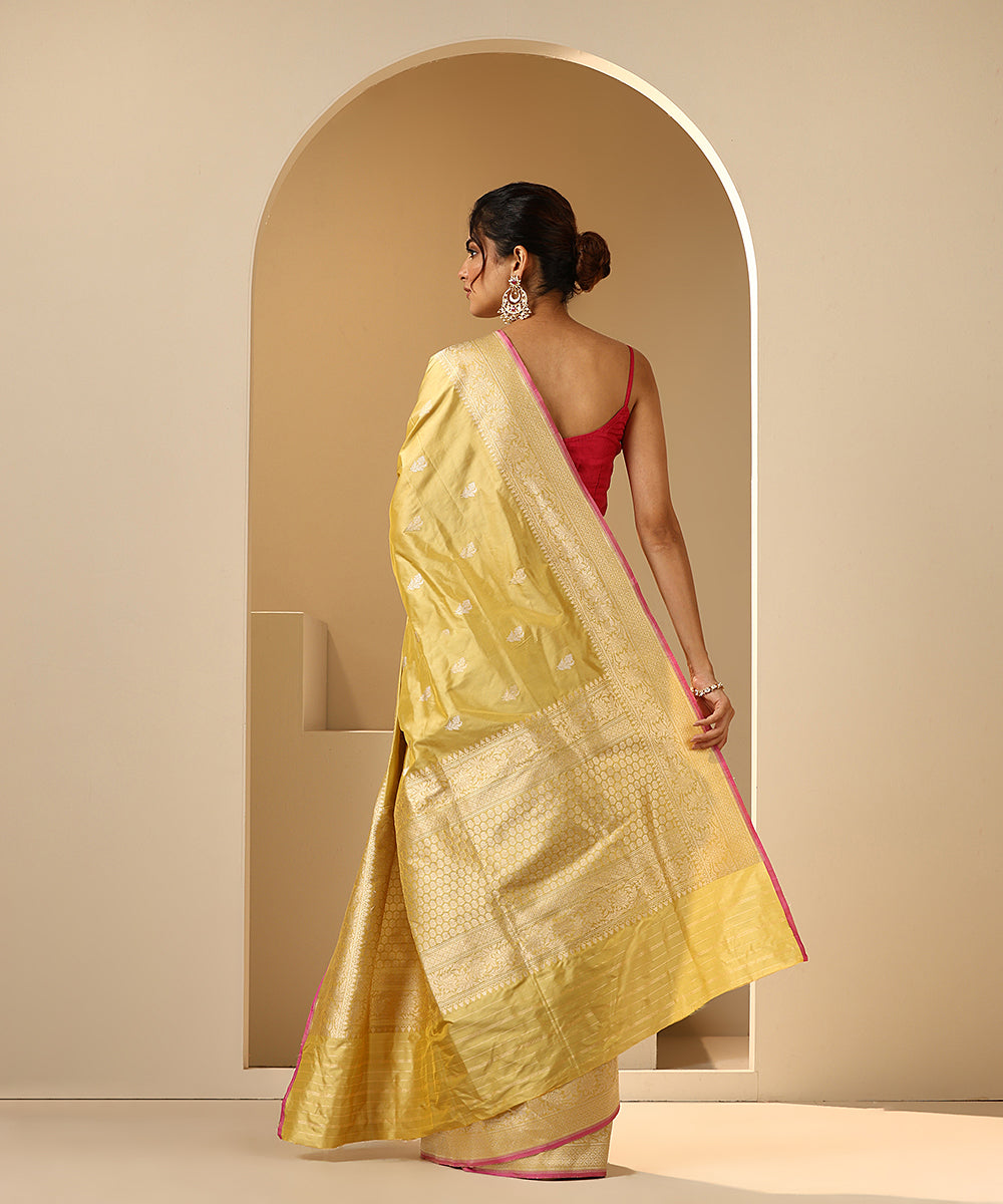 Mustard_Handloom_Pure_Katan_Silk_Banarasi_Saree_With_Kadhwa_Border_WeaverStory_03