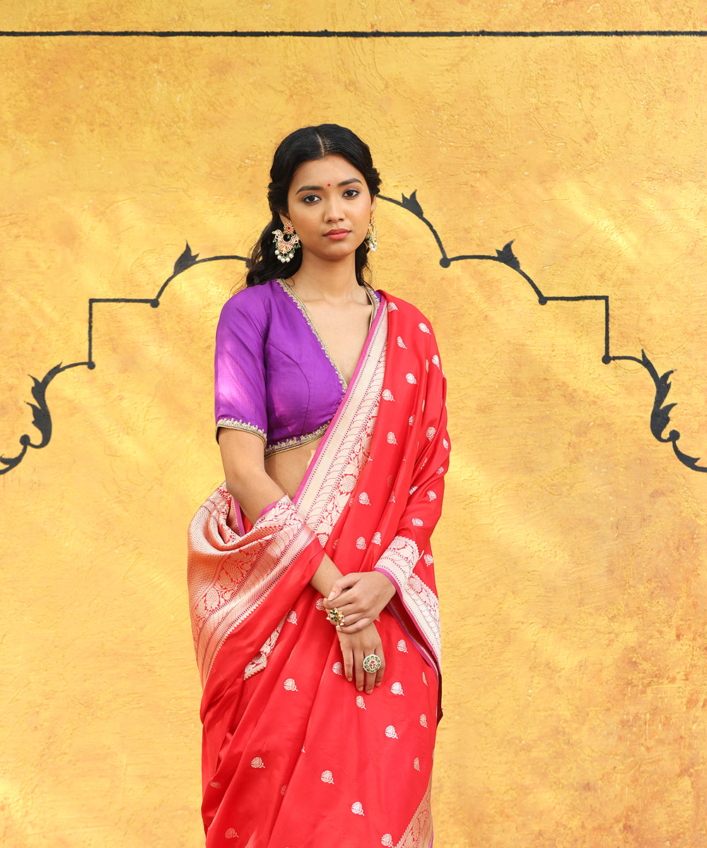 Bridal_Red_Handloom_Pure_Katan_Silk_Banarasi_Saree_With_Kadhwa_Border_WeaverStory_01