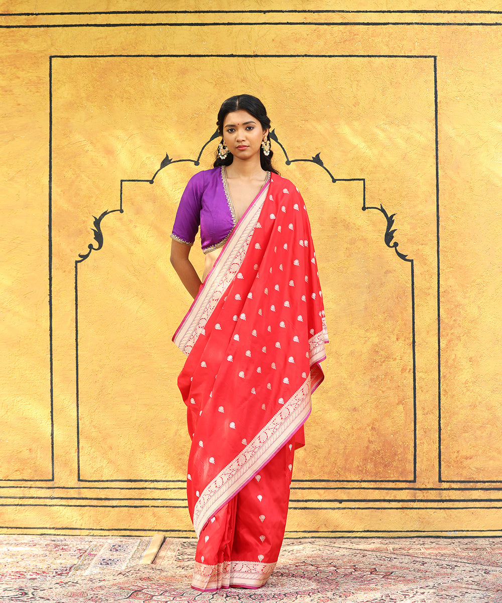 Bridal_Red_Handloom_Pure_Katan_Silk_Banarasi_Saree_With_Kadhwa_Border_WeaverStory_02