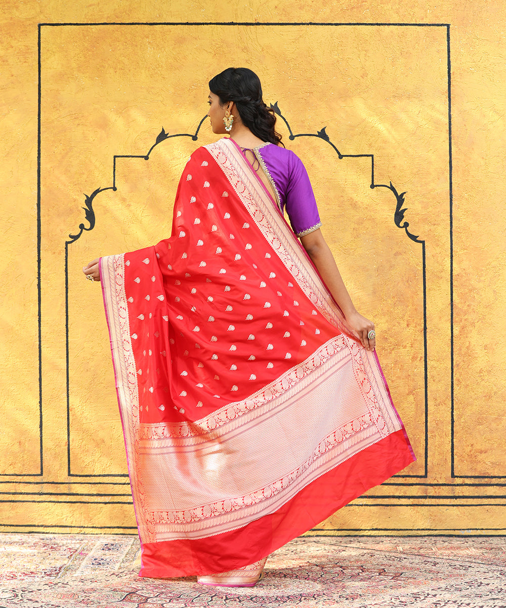 Bridal_Red_Handloom_Pure_Katan_Silk_Banarasi_Saree_With_Kadhwa_Border_WeaverStory_03