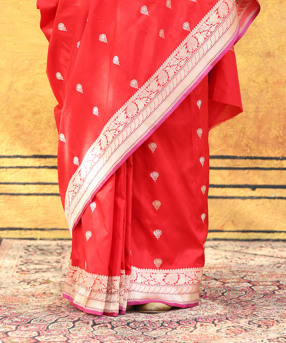 Bridal_Red_Handloom_Pure_Katan_Silk_Banarasi_Saree_With_Kadhwa_Border_WeaverStory_04