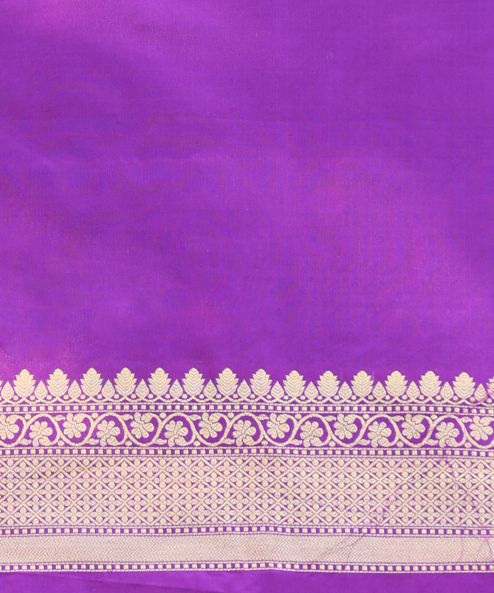 Handloom_Purple_Pure_Katan_Silk_Banarasi_Saree_With_Kadhwa_Border_And_Booti_WeaverStory_05