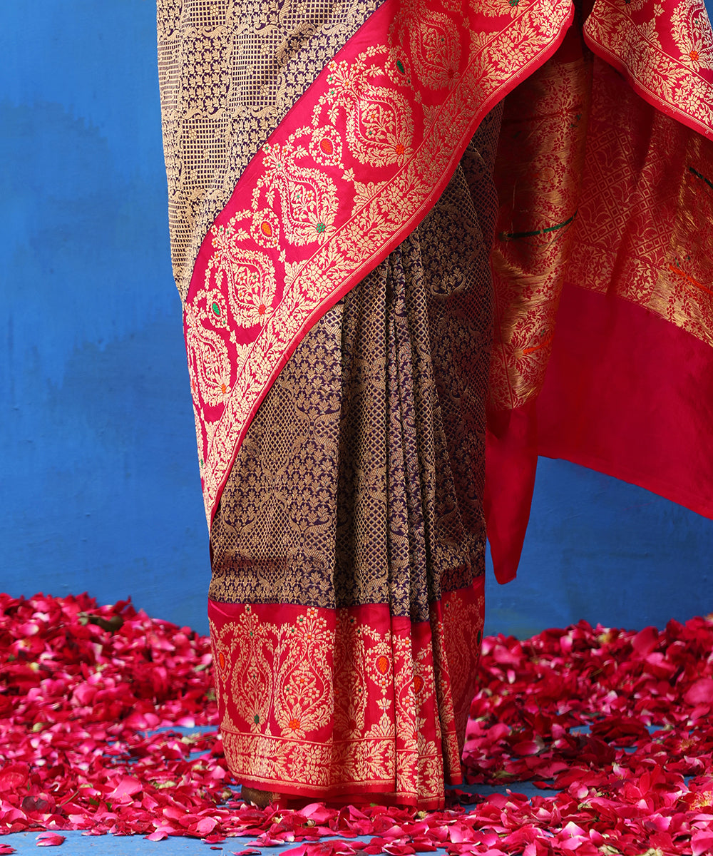Handloom_Dark_Purple_Pure_Katan_Silk_Zari_Wasket_Banarasi_Saree_With_Pink_Contrast_Border_WeaverStory_04