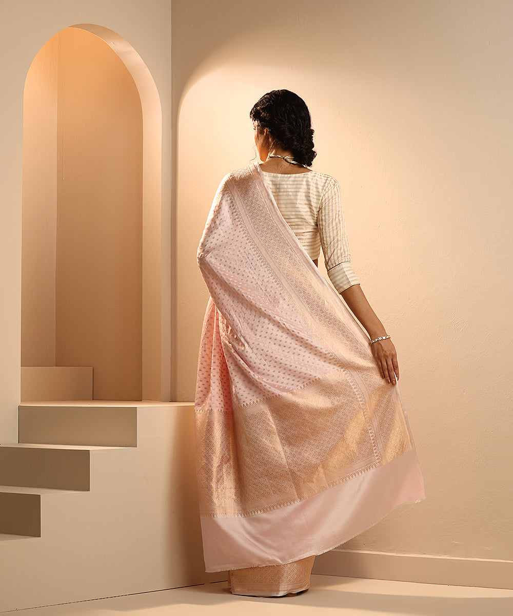 Light_Pink_Handloom_Pure_Mashroo_Silk_Tanchoi_Saree_With_Kadhwa_Border_WeaverStory_03