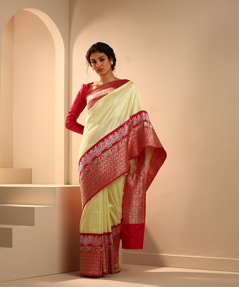 Handloom_Light_Green_Pure_Mashroo_Silk_Tanchoi_Banarasi_Saree_With_Hot_Pink_Border_WeaverStory_02