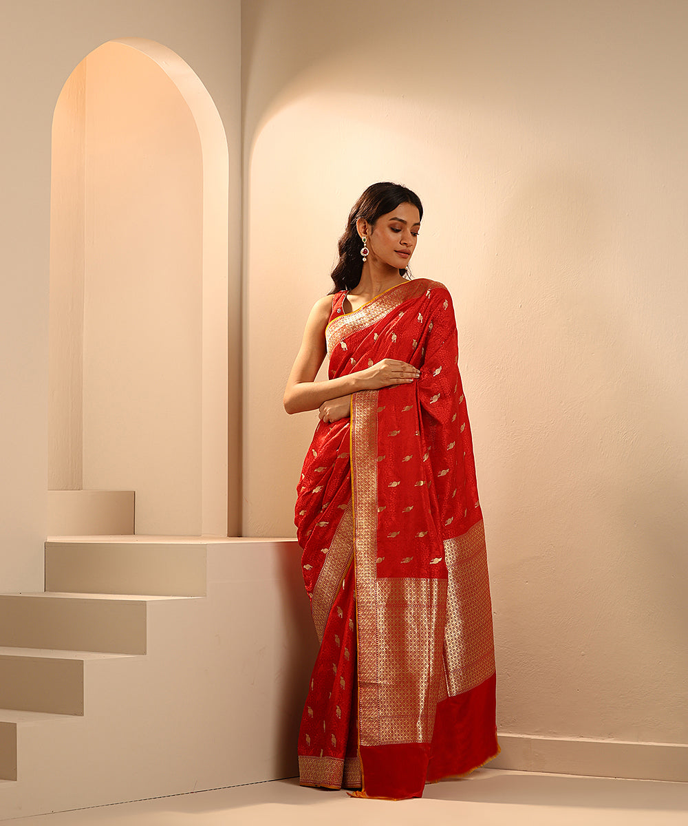 Handloom_Red_Pure_Mashroo_Silk_Tanchoi_Banarasi_Saree_With_Birds_Motifs_WeaverStory_02