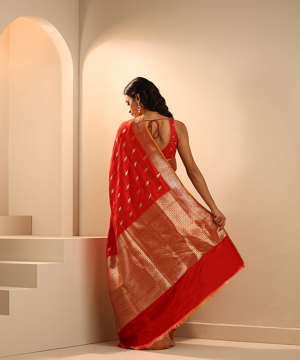 Handloom_Red_Pure_Mashroo_Silk_Tanchoi_Banarasi_Saree_With_Birds_Motifs_WeaverStory_03