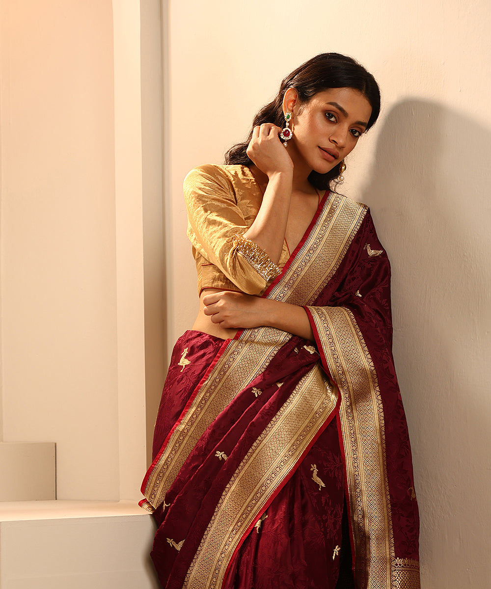 Wine_Handloom_Pure_Mashroo_Silk_Tanchoi_Banarasi_Saree_With_Birds_Motifs_WeaverStory_01