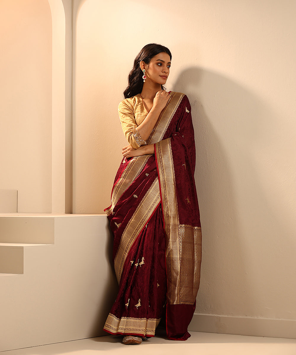 Wine_Handloom_Pure_Mashroo_Silk_Tanchoi_Banarasi_Saree_With_Birds_Motifs_WeaverStory_02