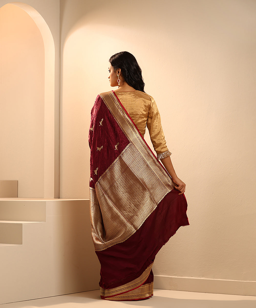Wine_Handloom_Pure_Mashroo_Silk_Tanchoi_Banarasi_Saree_With_Birds_Motifs_WeaverStory_03