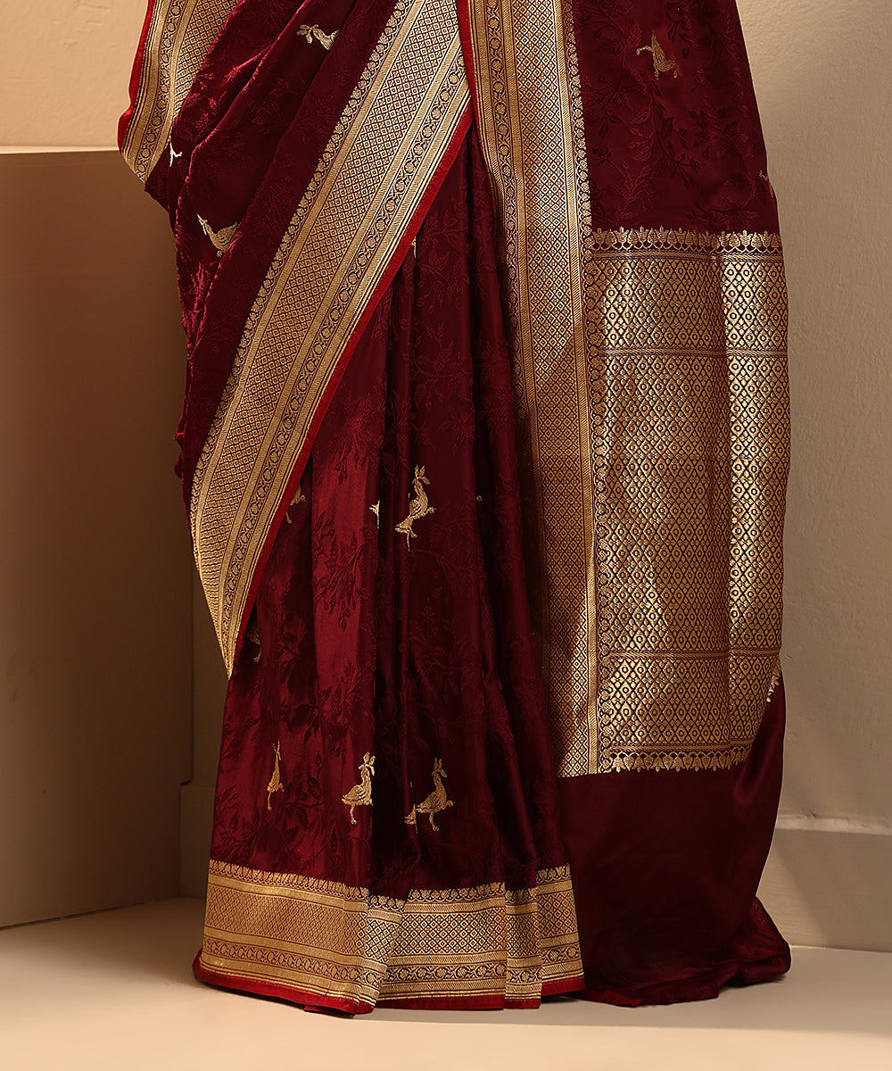 Wine_Handloom_Pure_Mashroo_Silk_Tanchoi_Banarasi_Saree_With_Birds_Motifs_WeaverStory_04