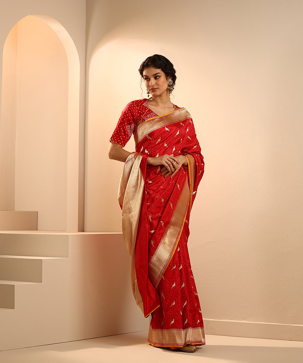 Handloom_Red_Pure_Mashroo_Silk_Tanchoi_Banarasi_Saree_With_Birds_Motifs_WeaverStory_02
