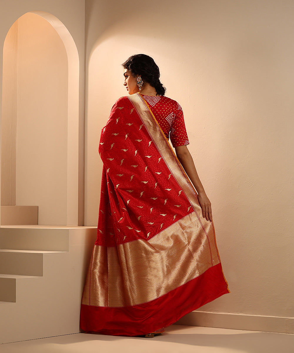 Handloom_Red_Pure_Mashroo_Silk_Tanchoi_Banarasi_Saree_With_Birds_Motifs_WeaverStory_03
