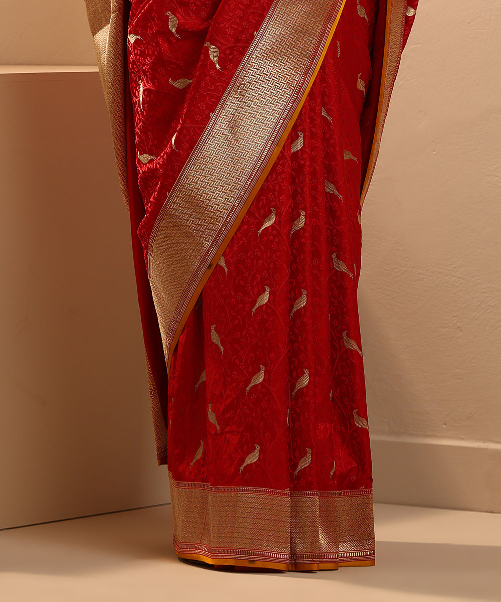 Handloom_Red_Pure_Mashroo_Silk_Tanchoi_Banarasi_Saree_With_Birds_Motifs_WeaverStory_04