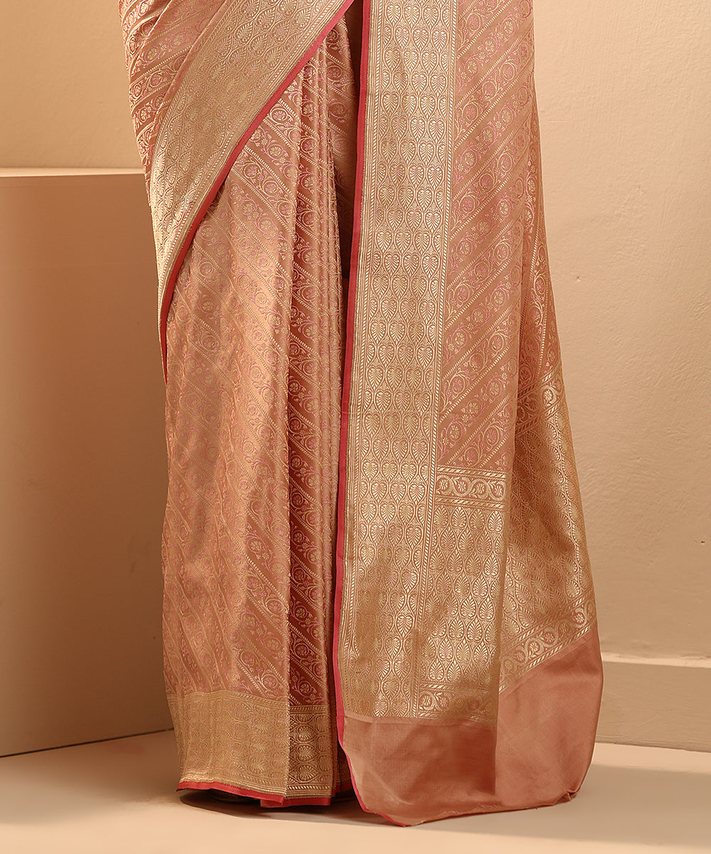 Dusty_Pink_Handloom_Pure_Mashroo_Silk_Tanchoi_Banarasi_Saree_With_Zari_Border_WeaverStory_04