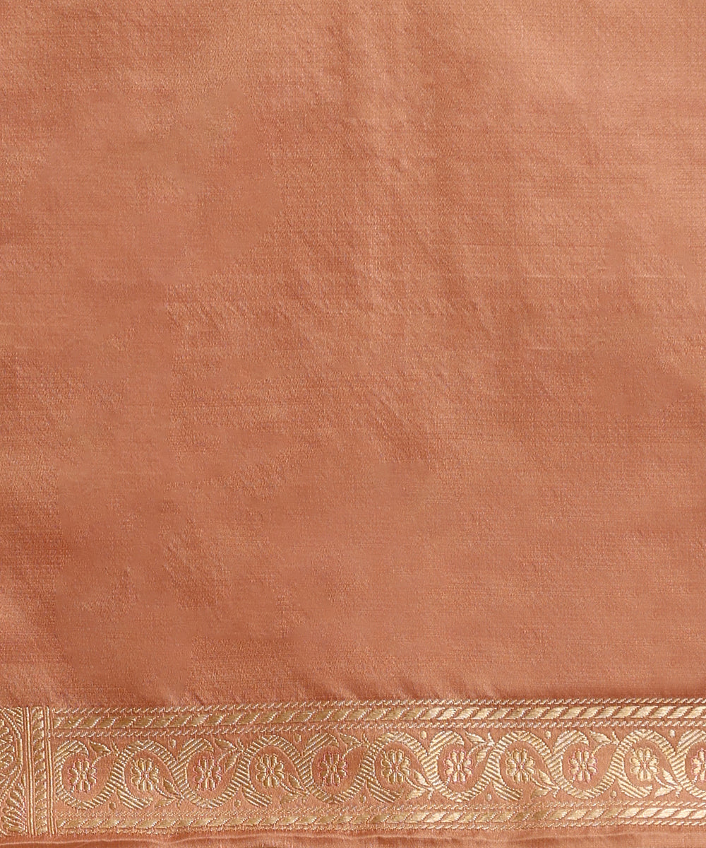 Dusty_Pink_Handloom_Pure_Mashroo_Silk_Tanchoi_Banarasi_Saree_With_Zari_Border_WeaverStory_05