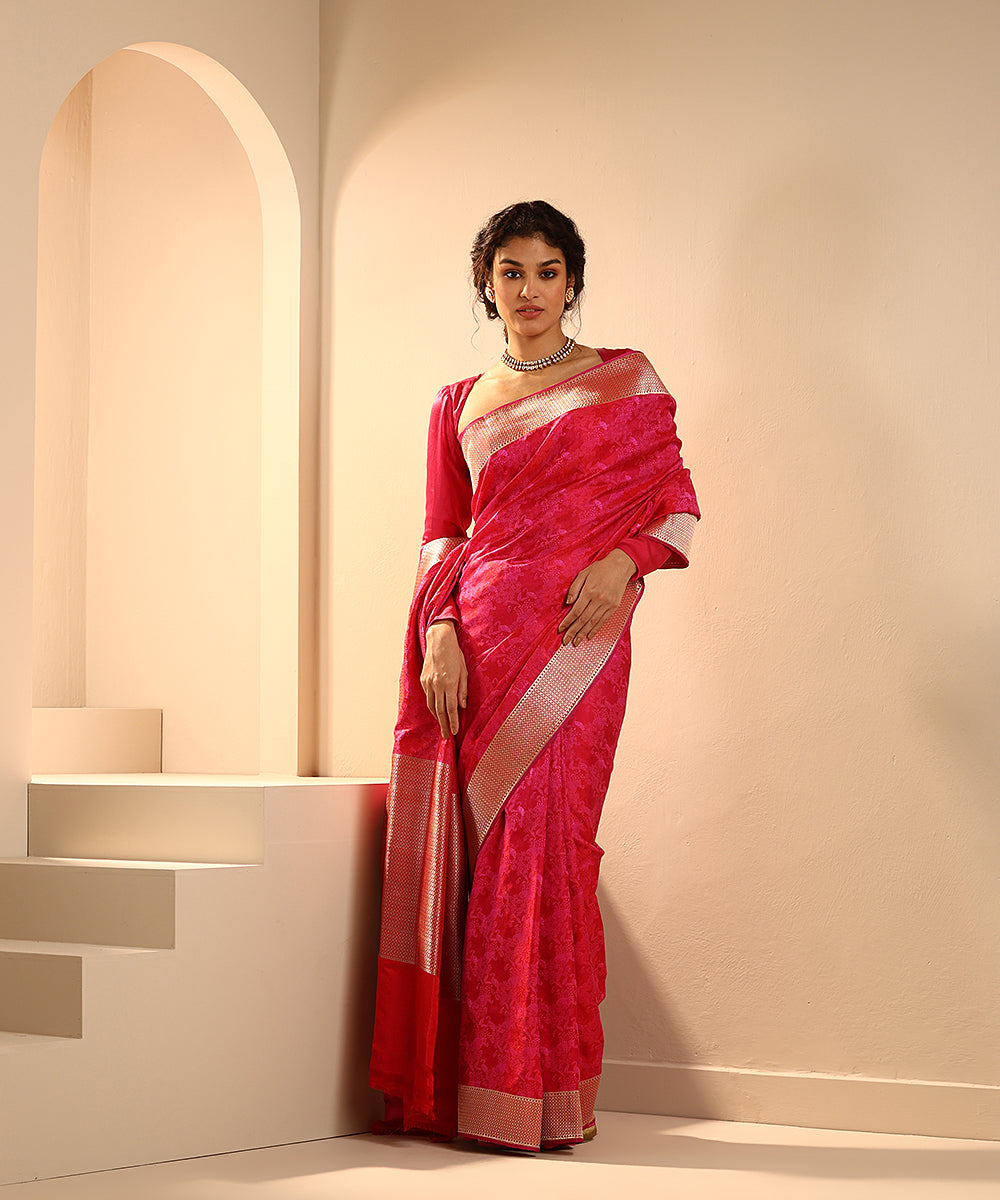 Hot_Pink_Handloom_Ektara_Mashroo_Silk_Tanchoi_Banarasi_Saree_With_Flamingo_Motifs_WeaverStory_02