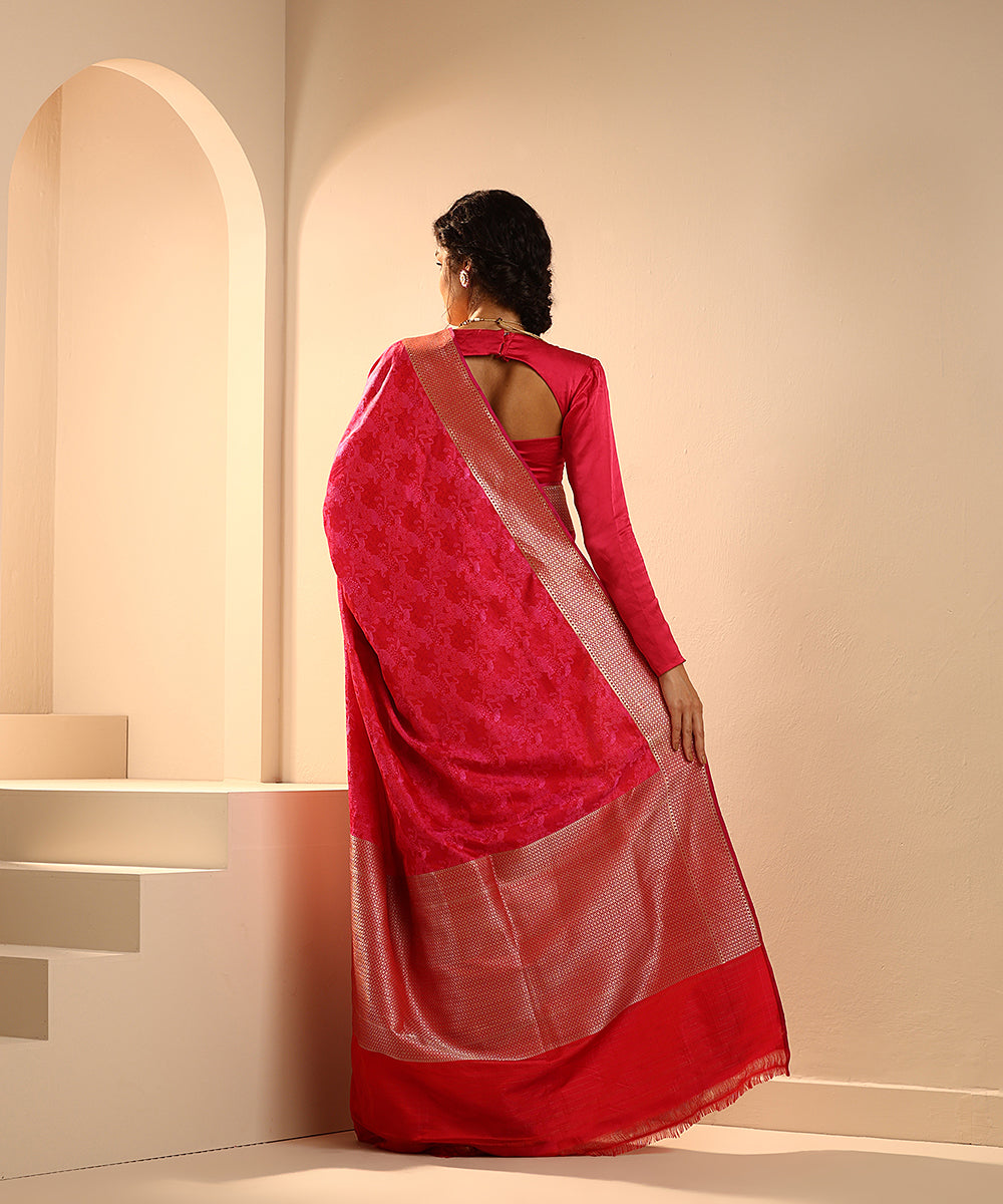 Hot_Pink_Handloom_Ektara_Mashroo_Silk_Tanchoi_Banarasi_Saree_With_Flamingo_Motifs_WeaverStory_03