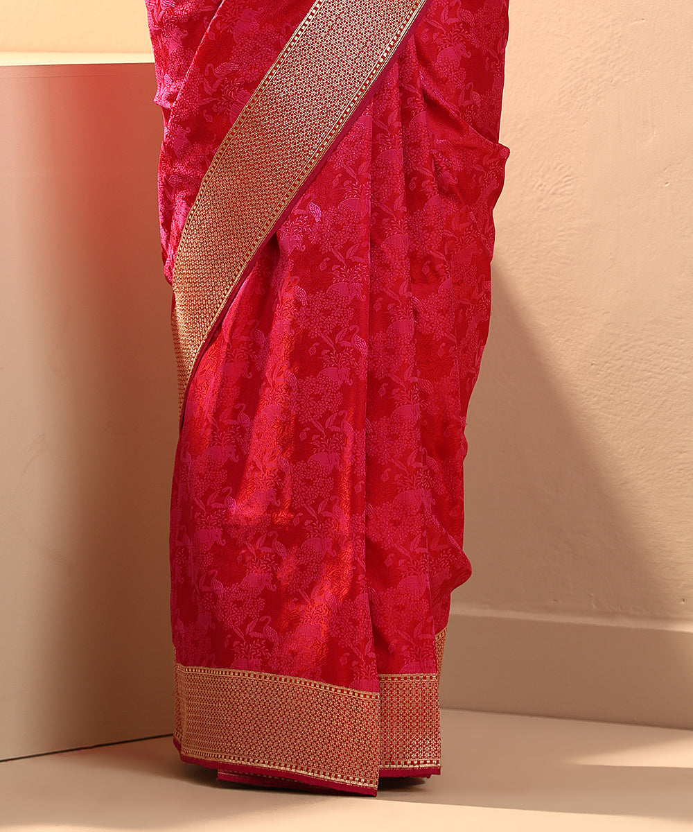 Hot_Pink_Handloom_Ektara_Mashroo_Silk_Tanchoi_Banarasi_Saree_With_Flamingo_Motifs_WeaverStory_04