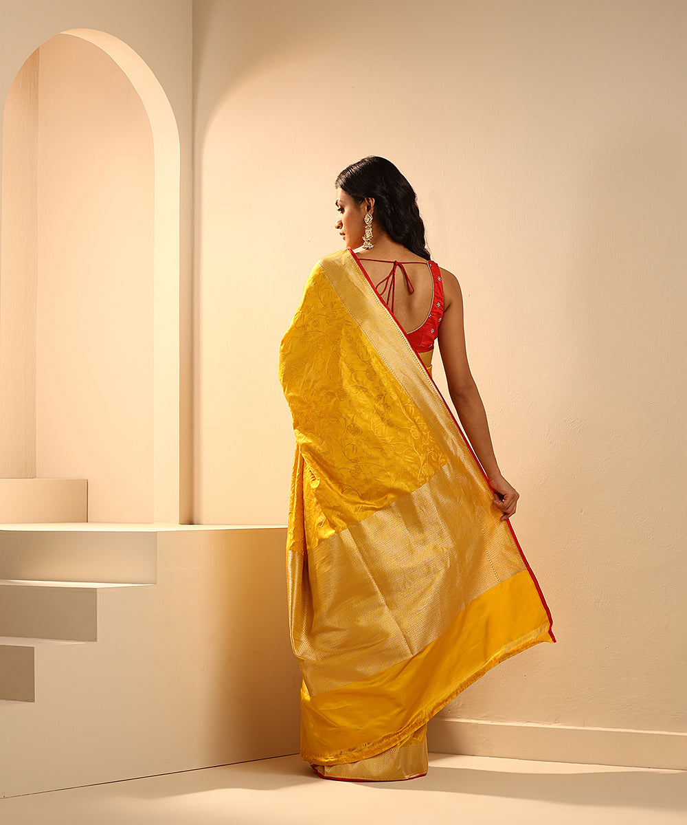 Handloom_Mustard_Pure_Mashroo_Silk_Banarasi_Tanchoi_Saree_With_Birds_Motifs_WeaverStory_03
