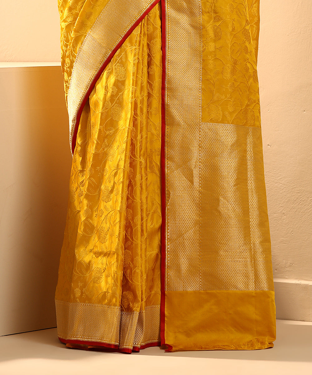 Handloom_Mustard_Pure_Mashroo_Silk_Banarasi_Tanchoi_Saree_With_Birds_Motifs_WeaverStory_04