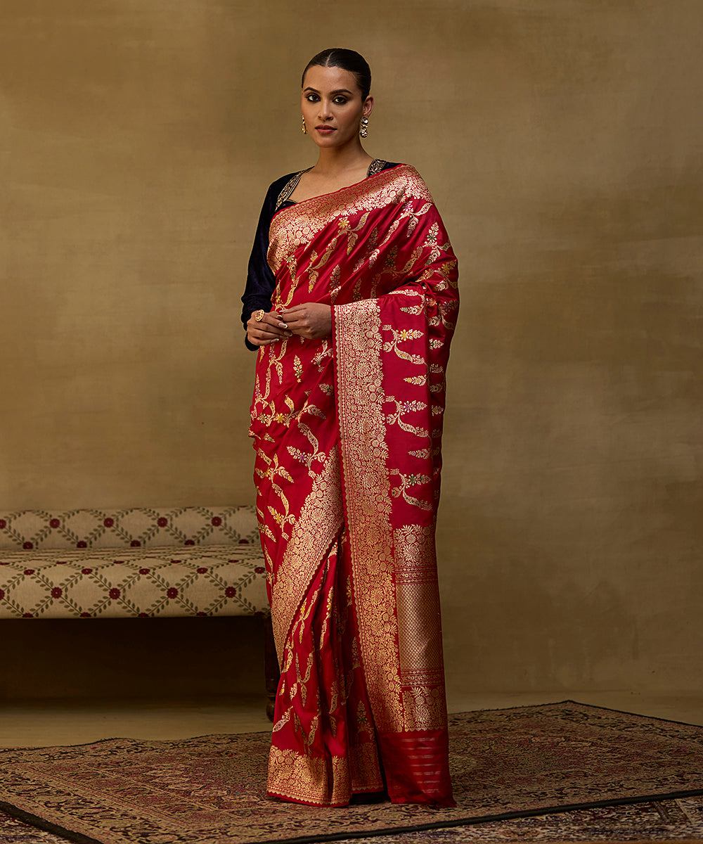 Red_Handloom_Pure_Katan_Silk_Kadhwa_Banarasi_Saree_With_Meenakari_And_Zari_Border_WeaverStory_02