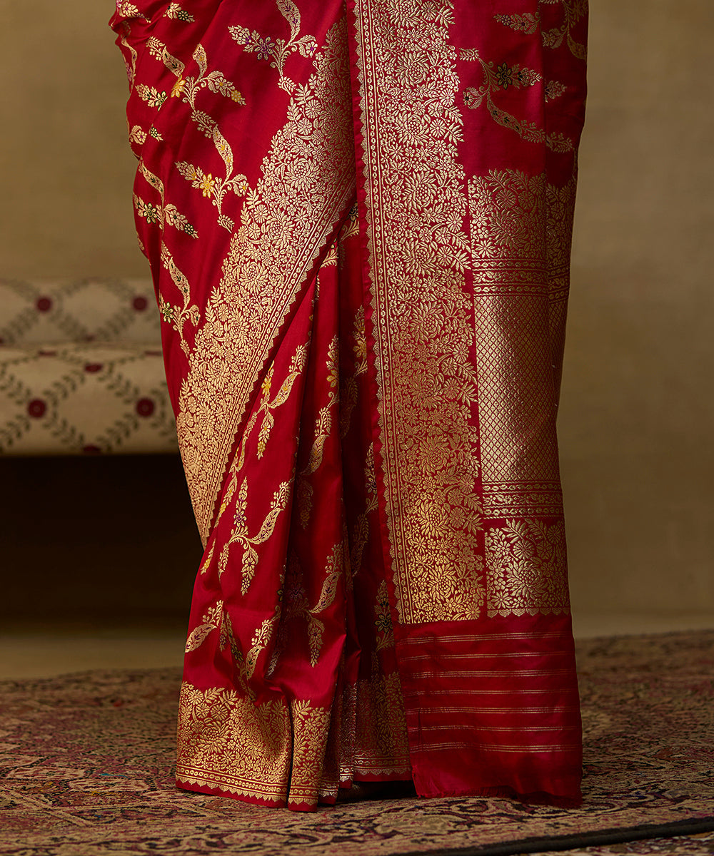Red_Handloom_Pure_Katan_Silk_Kadhwa_Banarasi_Saree_With_Meenakari_And_Zari_Border_WeaverStory_04