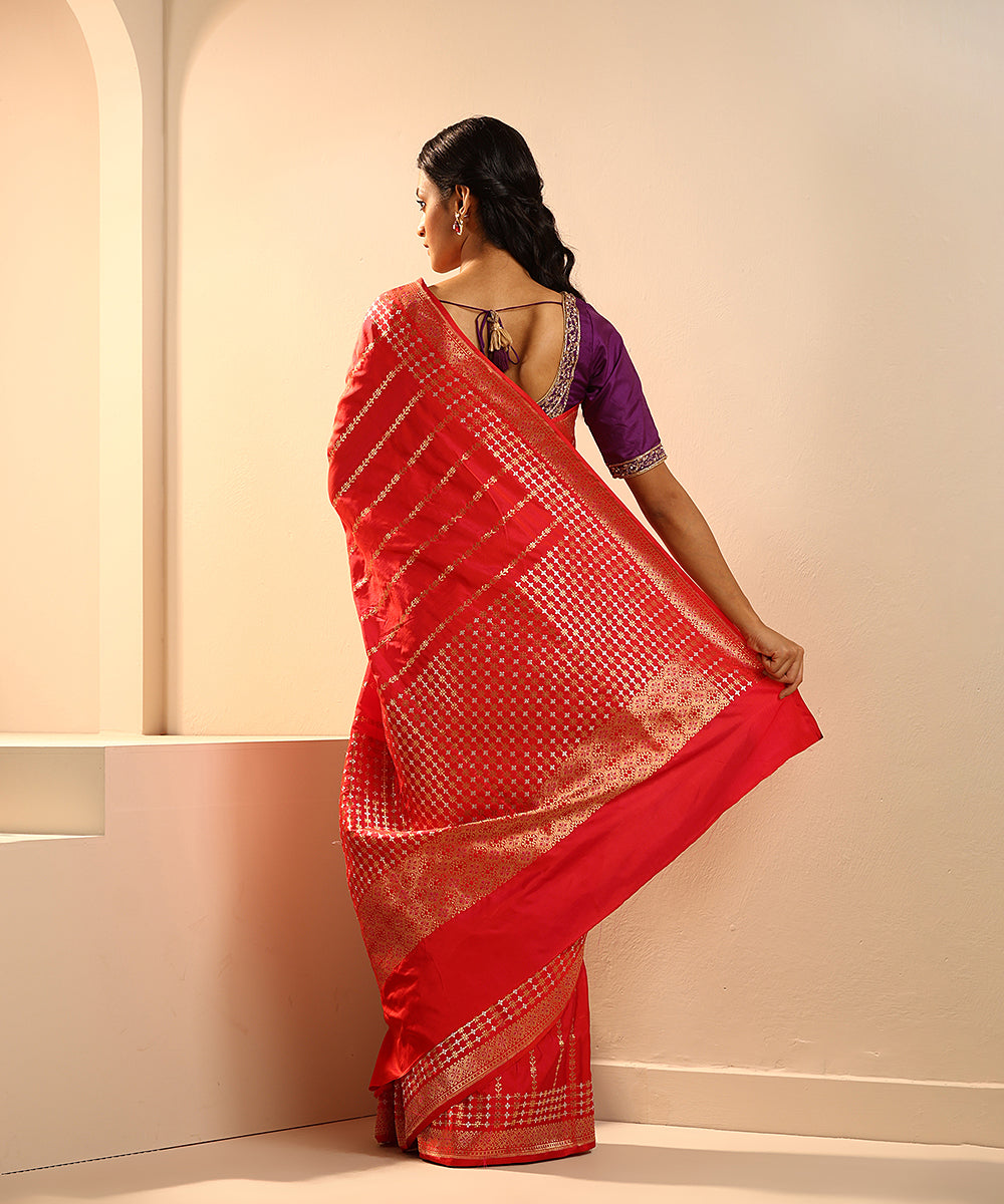 Handloom_Red_Pure_Mashroo_Silk_Tanchoi_Banarasi_Saree_With_Vertical_Zari_Stripes_WeaverStory_03