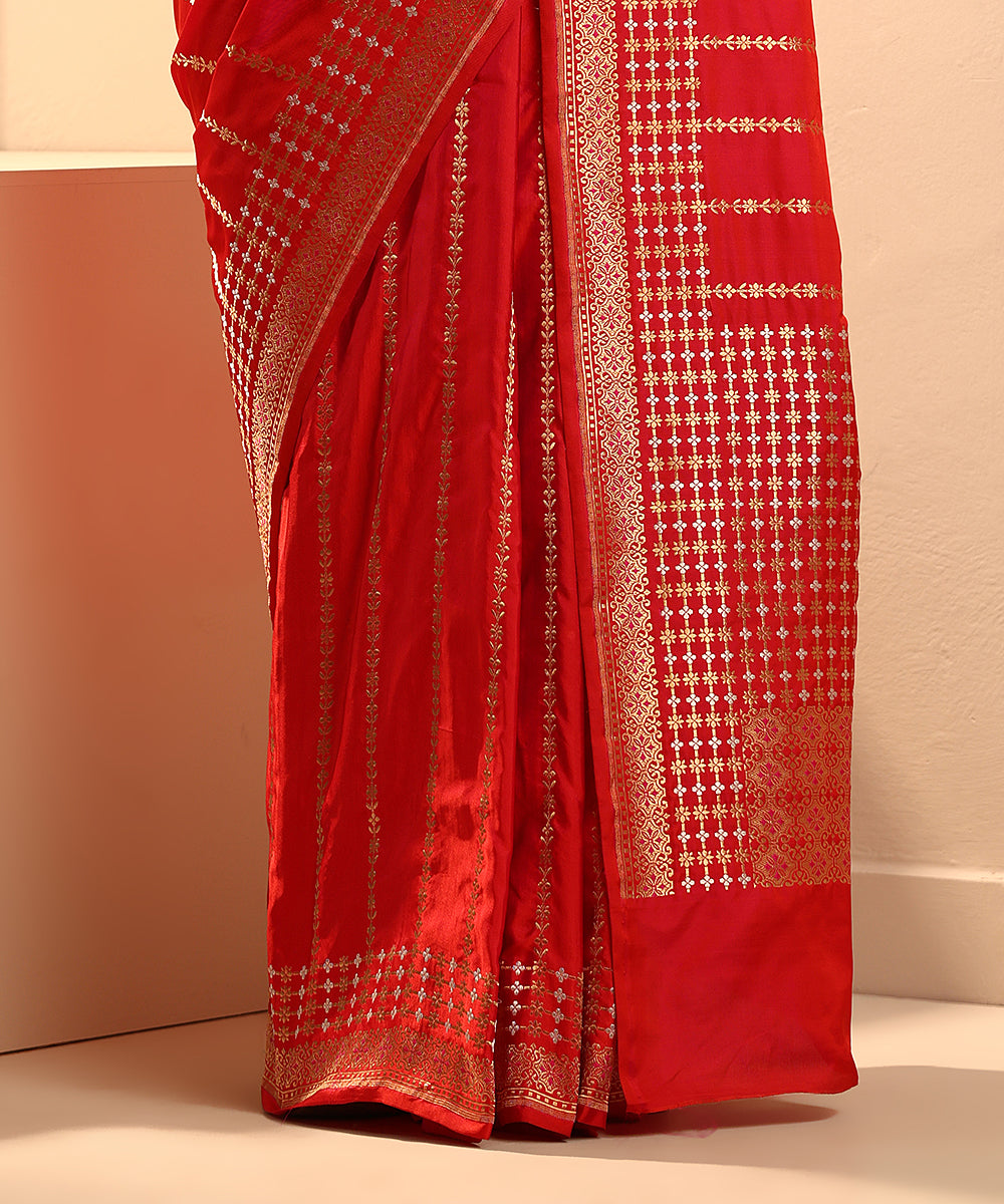 Handloom_Red_Pure_Mashroo_Silk_Tanchoi_Banarasi_Saree_With_Vertical_Zari_Stripes_WeaverStory_04