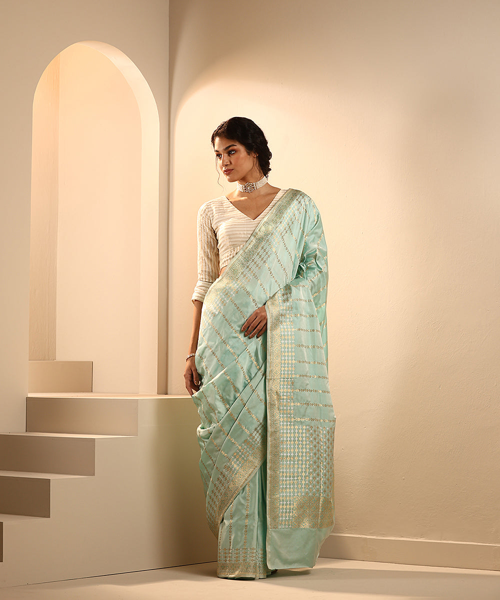Powder_Blue_Handloom_Pure_Mashroo_Silk_Banarasi_Saree_With_Vertical_Zari_Stripes_WeaverStory_02