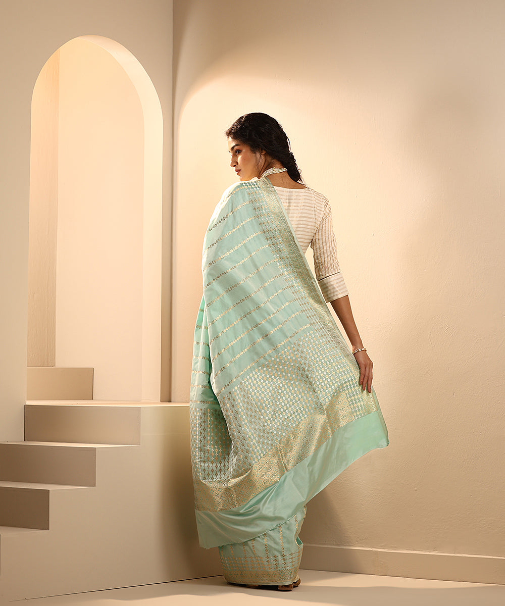 Powder_Blue_Handloom_Pure_Mashroo_Silk_Banarasi_Saree_With_Vertical_Zari_Stripes_WeaverStory_03