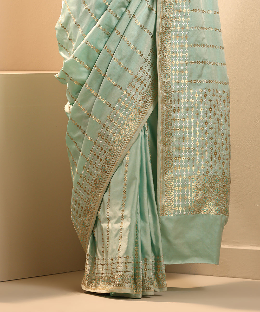 Powder_Blue_Handloom_Pure_Mashroo_Silk_Banarasi_Saree_With_Vertical_Zari_Stripes_WeaverStory_04