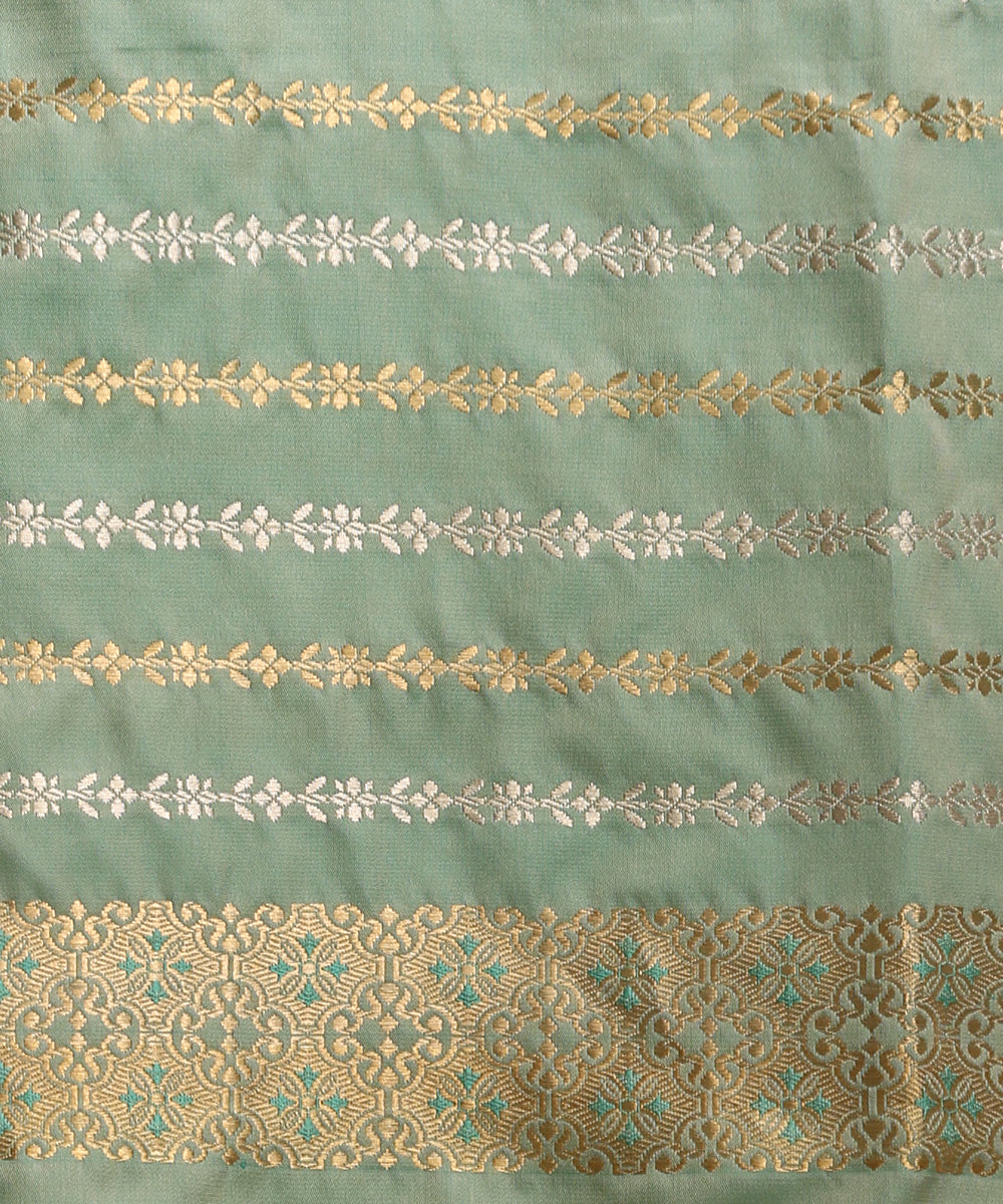 Powder_Blue_Handloom_Pure_Mashroo_Silk_Banarasi_Saree_With_Vertical_Zari_Stripes_WeaverStory_05