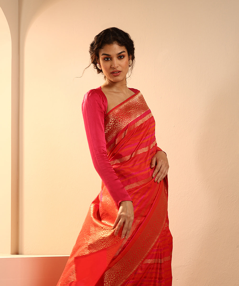 Handloom_Red_And_Pink_Dual_Tone_Pure_Mashroo_Silk_Banarasi_Tanchoi_Saree_With_Resham_WeaverStory_01