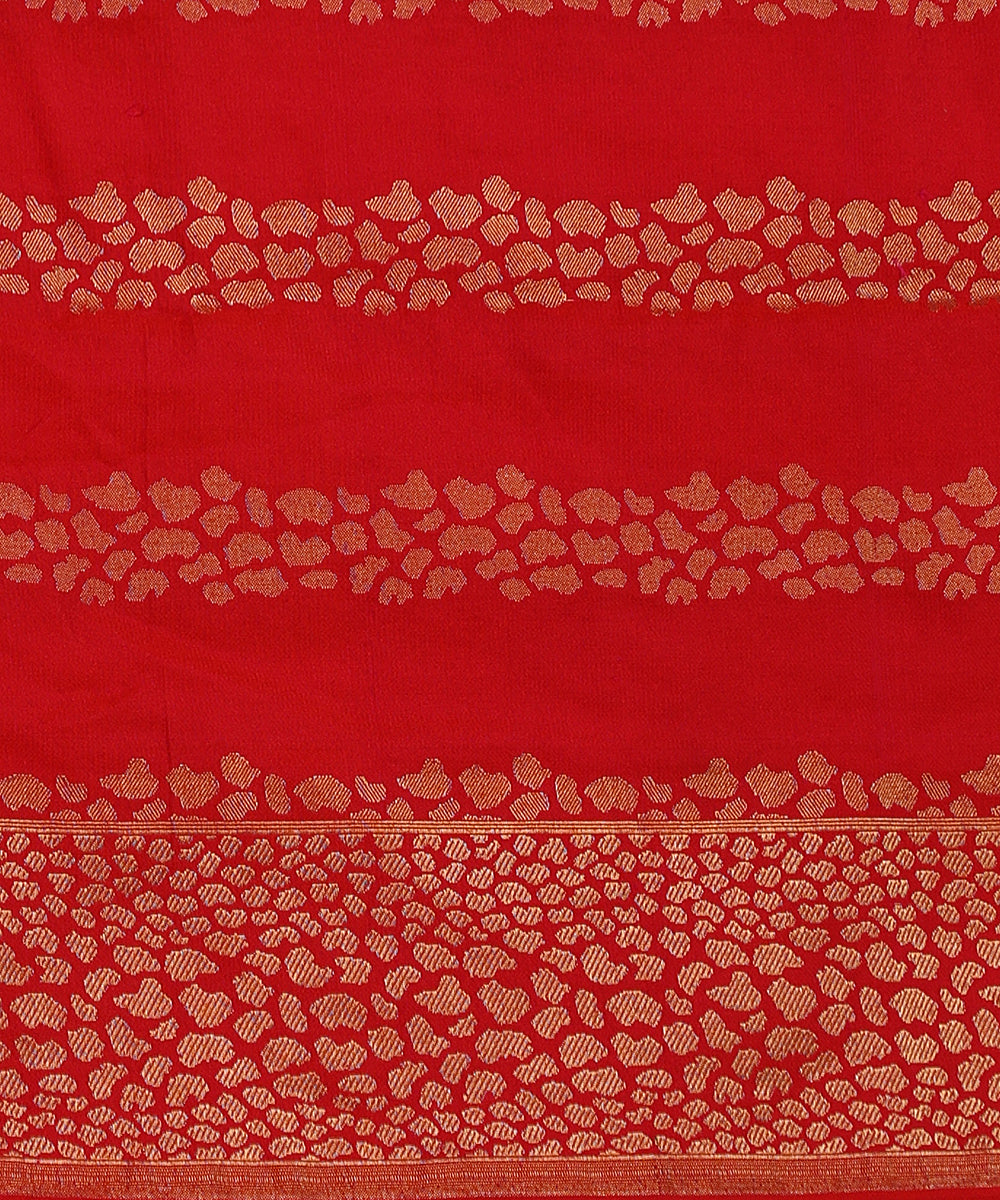 Handloom_Red_And_Pink_Dual_Tone_Pure_Mashroo_Silk_Banarasi_Tanchoi_Saree_With_Resham_WeaverStory_05