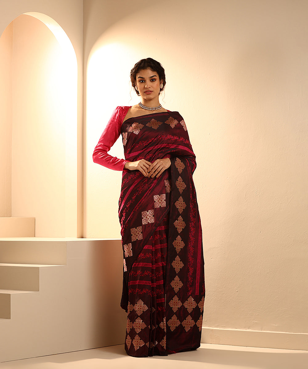 Handloom_Purple_And_Pink_Dual_Tone_Pure_Mashroo_Silk_Tanchoi_Banarasi_Saree_WeaverStory_02