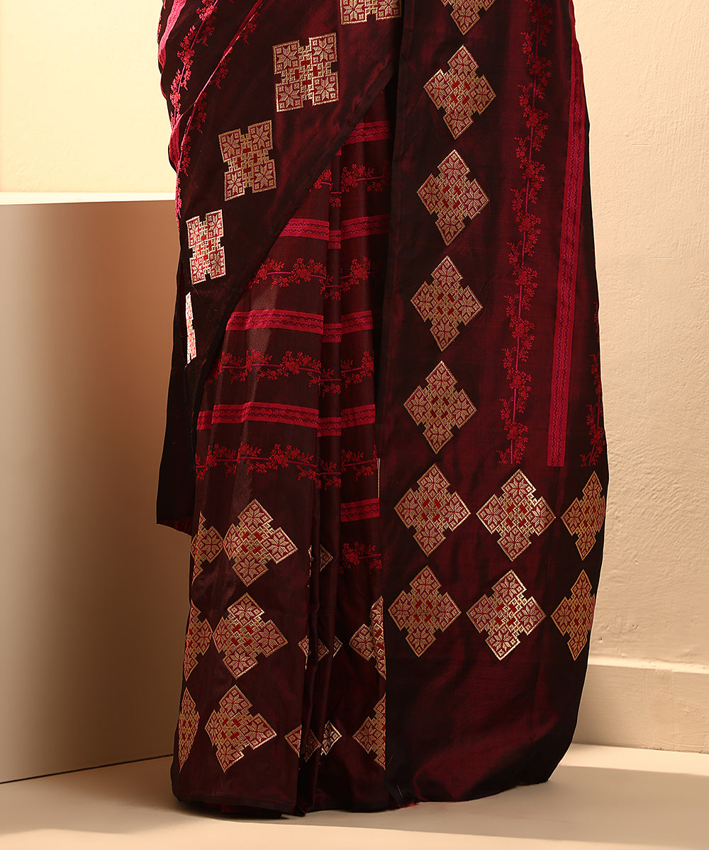 Handloom_Purple_And_Pink_Dual_Tone_Pure_Mashroo_Silk_Tanchoi_Banarasi_Saree_WeaverStory_04