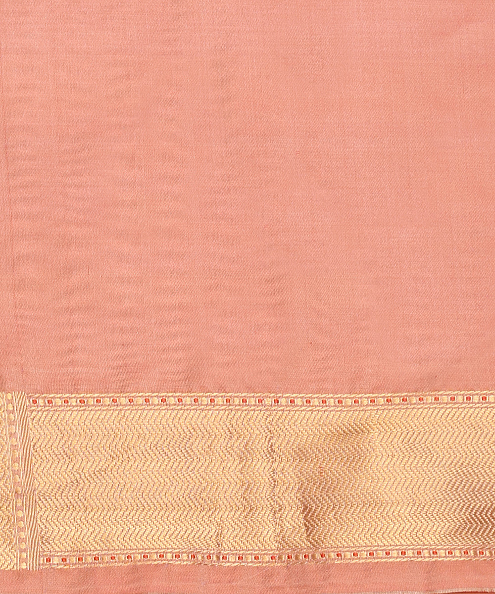 Pink_Handloom_Dual_Tone_Pure_Mashroo_Silk_Tanchoi_Banarasi_Saree_With_Chevron_Border_WeaverStory_05