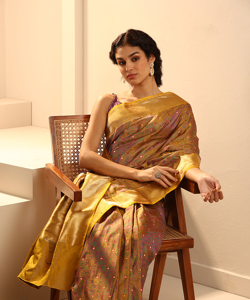 Mustard_And_Green_Dual_Tone_Pure_Mashroo_Silk_Tanchoi_banarasi_Saree_WeaverStory_01