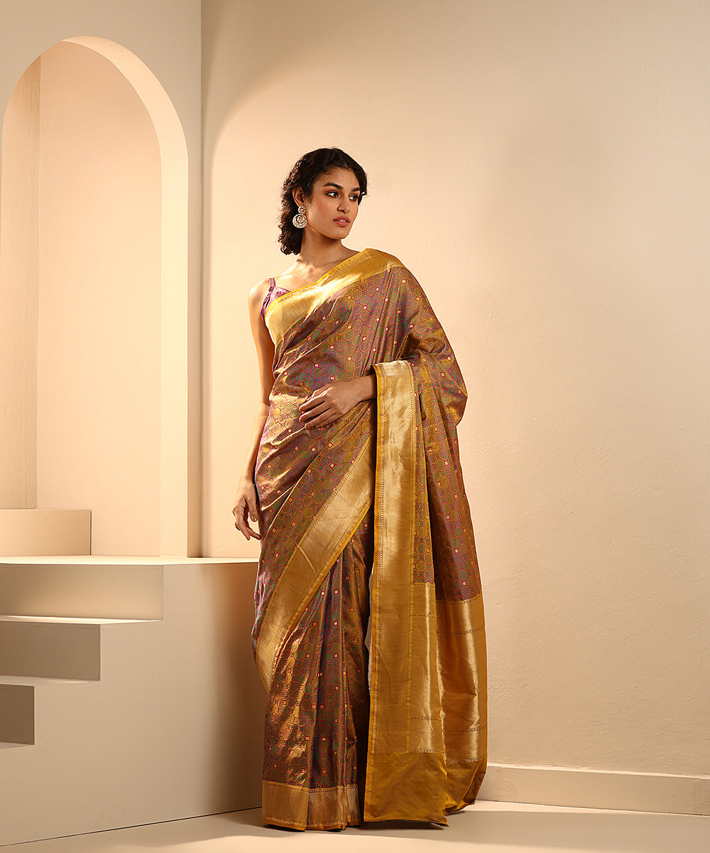 Mustard_And_Green_Dual_Tone_Pure_Mashroo_Silk_Tanchoi_banarasi_Saree_WeaverStory_02