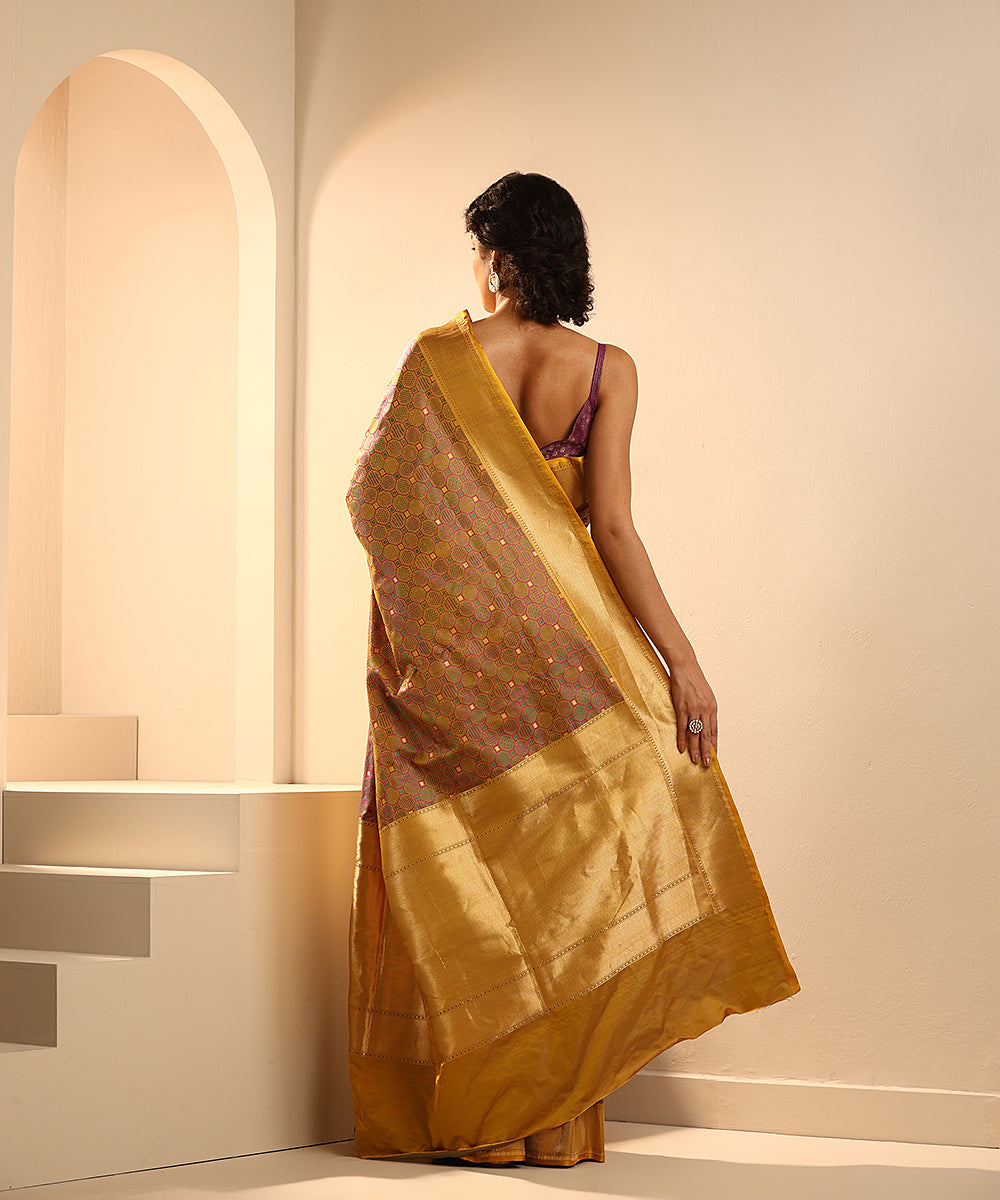 Mustard_And_Green_Dual_Tone_Pure_Mashroo_Silk_Tanchoi_banarasi_Saree_WeaverStory_03