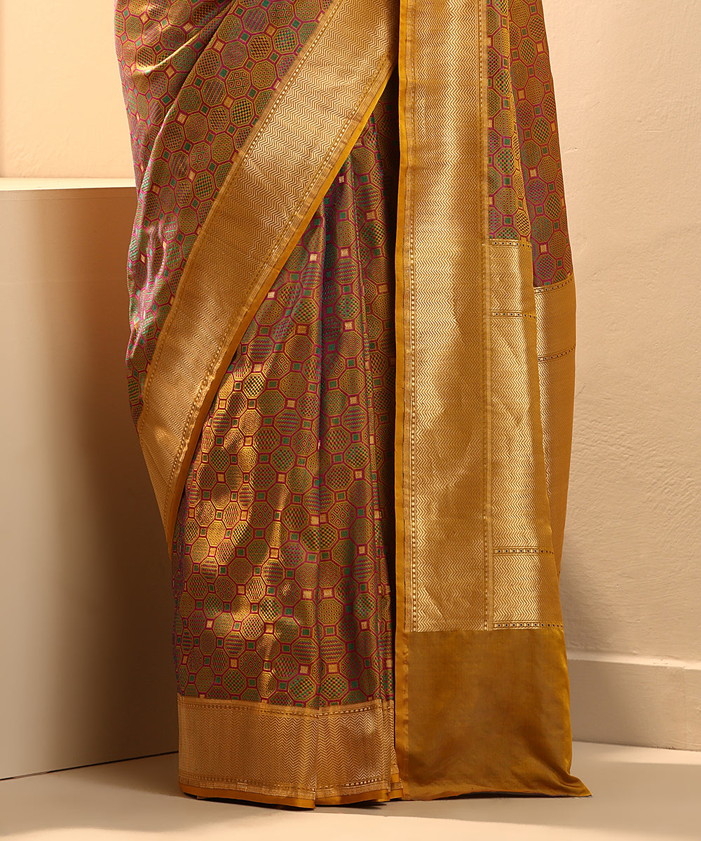 Mustard_And_Green_Dual_Tone_Pure_Mashroo_Silk_Tanchoi_banarasi_Saree_WeaverStory_04