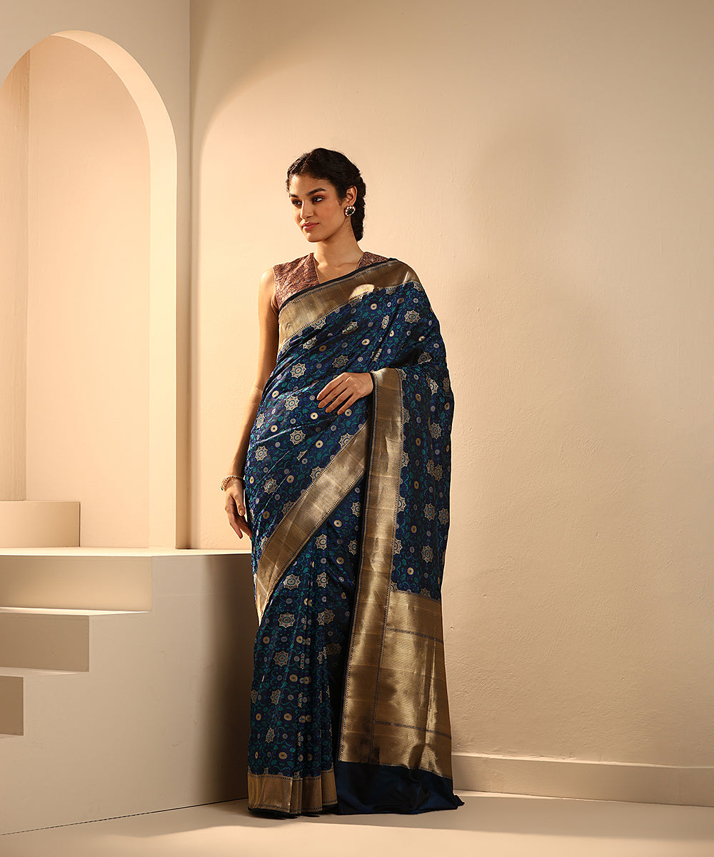 Handloom_Blue_And_Turquoise_Dual_Tone_Pure_Mashroo_Silk_Tanchoi_Banarasi_Saree_WeaverStory_02