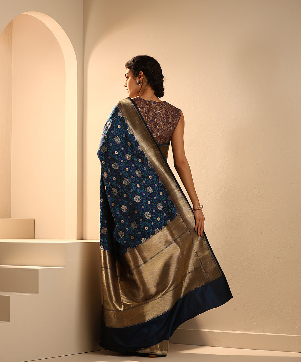 Handloom_Blue_And_Turquoise_Dual_Tone_Pure_Mashroo_Silk_Tanchoi_Banarasi_Saree_WeaverStory_03