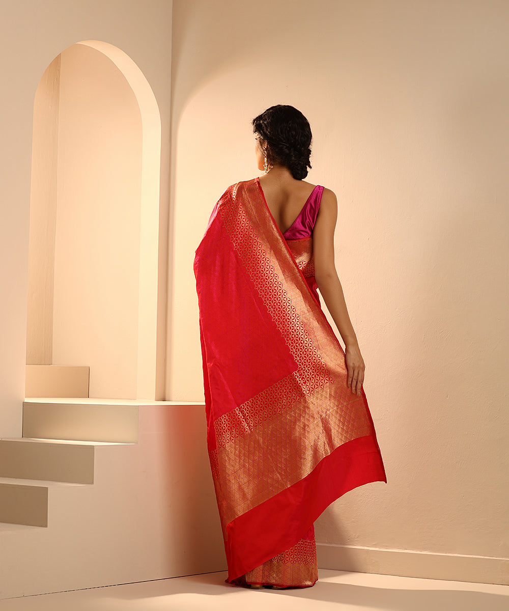 Handloom_Hot_Pink_Pure_Mashroo_Silk_Tanchoi_Banarasi_Saree_With_Zari_Border_WeaverStory_03