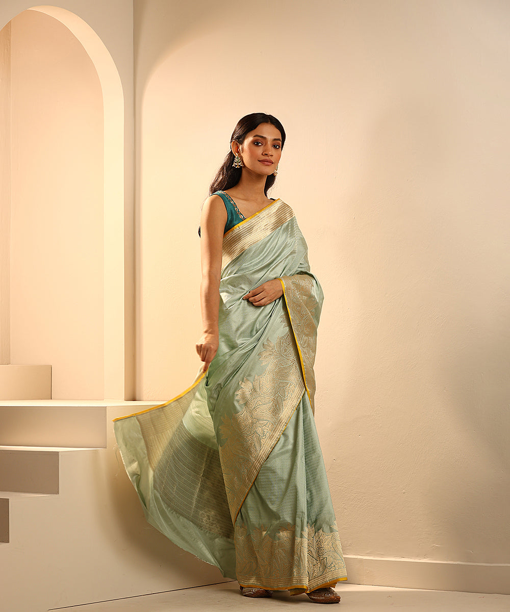 Light_Green_Handloom_Pure_Mashroo_Silk_Tanchoi_Banarasi_Saree_With_Tanzeb_Border_WeaverStory_02