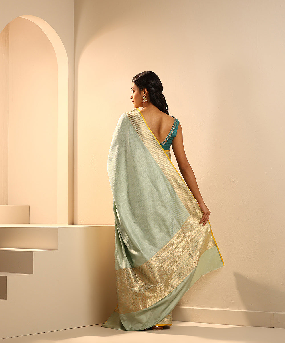 Light_Green_Handloom_Pure_Mashroo_Silk_Tanchoi_Banarasi_Saree_With_Tanzeb_Border_WeaverStory_03